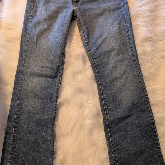 Curvy - Picture 7 of 10